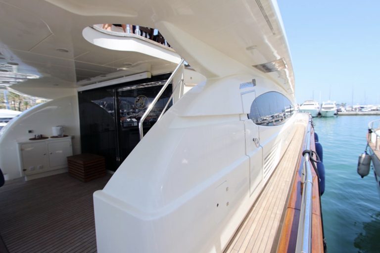 Yachtma Astondoa 102 yacht side deck