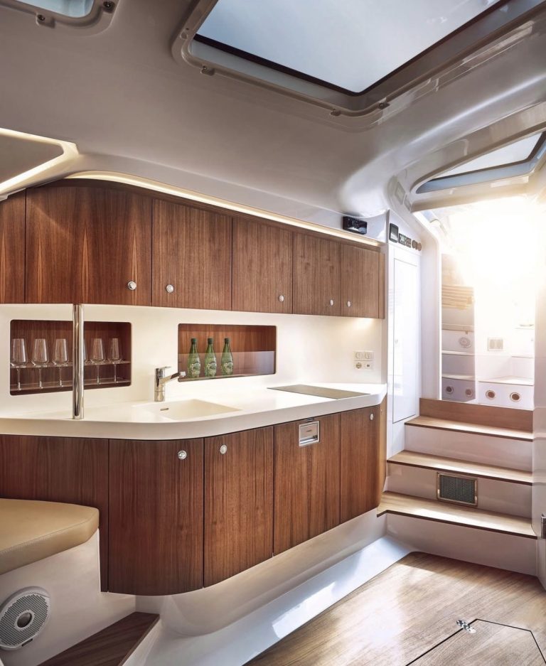 Yachtma Frauscher 1414 Demon interior