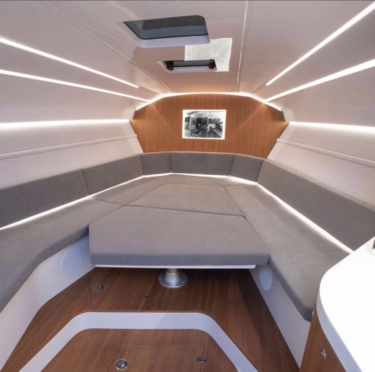 Yachtma Frauscher 1414 Demon interior