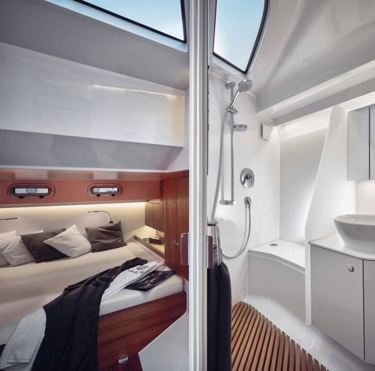 Yachtma Frauscher 1414 shower