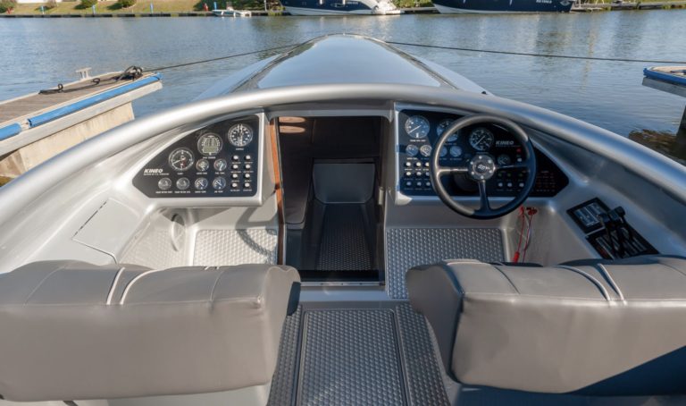 Yachtma boat Porshe cockpit