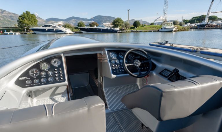 Yachtma boat Porshe cockpit