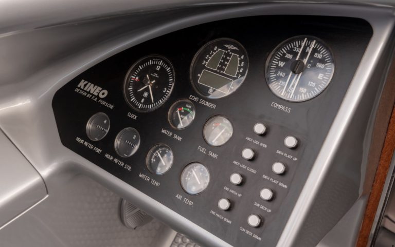 Yachtma cockpit