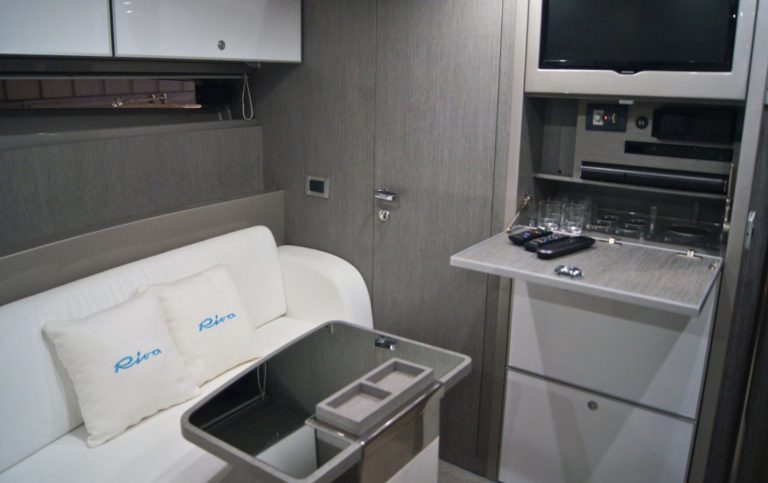 Yachtma Riva rivamar super interior